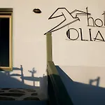 Olia Tourlos